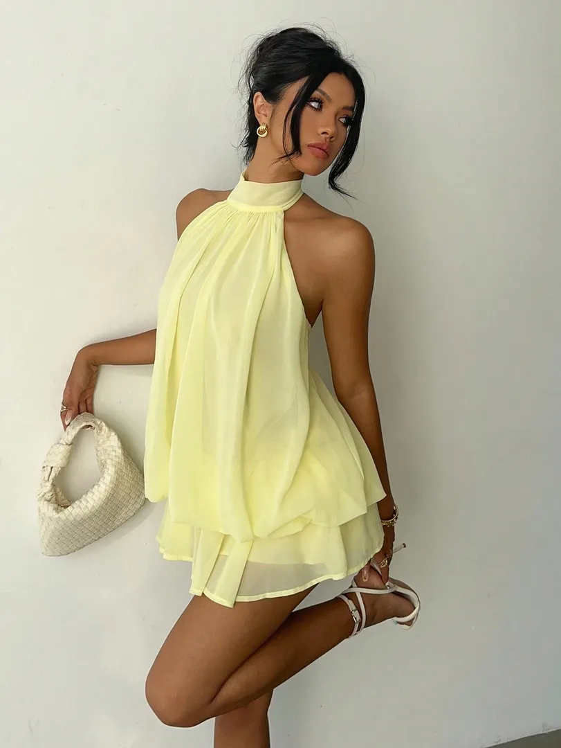 Vestido Feminino Curto Amarelo Claro com Decote Halterneck e Laço, Estilo Elegante para Festas e Ocasiões Especiais — cor amarelo