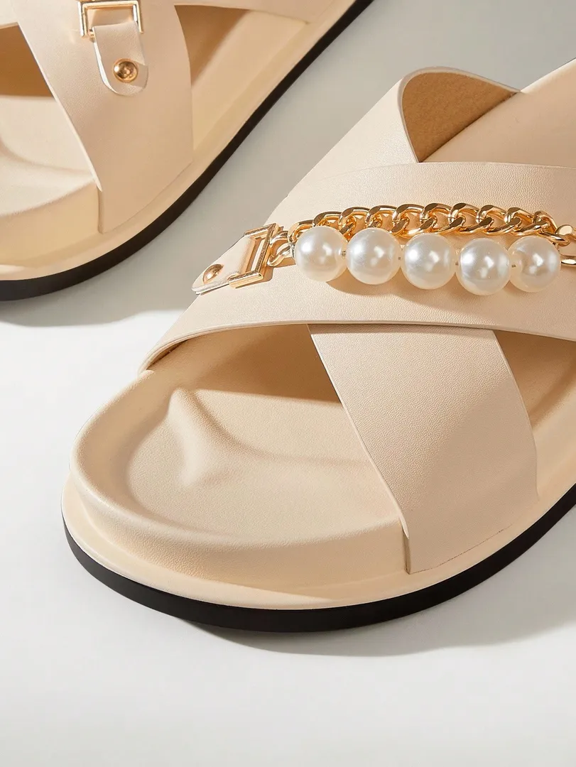 Sandálias Femininas Planas em Tom Rosa Claro, Estilo Moderno e Confortável para o Dia a Dia