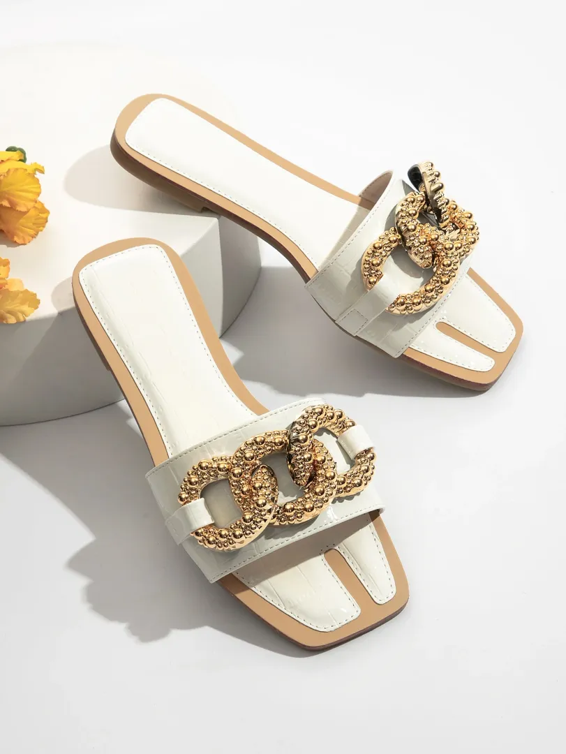 Sandálias Femininas de Primavera e Verão com Bico Quadrado, Fivela Metálica e Sola Antiderrapante, Confortáveis e Resistentes ao Desgaste para Festas e Uso Casual — cor branco