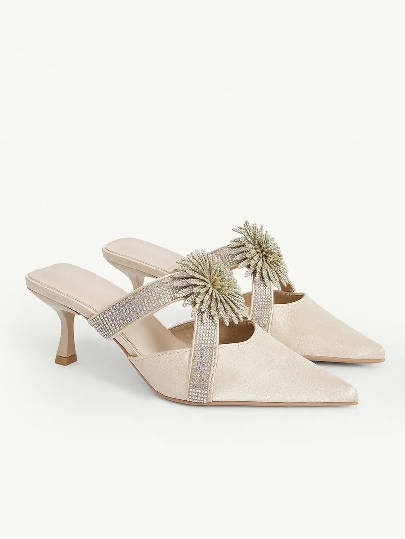 Sapatos Femininos de Salto Médio Estilo Stiletto com Bico Fino, Tiras Florais com Strass e Detalhes Vazados, Elegantes para Festas, Casamentos e Ocasiões Formais — foto 3