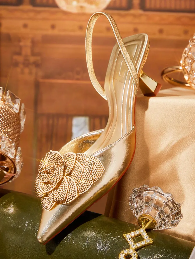 Sapatos Femininos de Salto Médio Estilo Stiletto com Bico Fino, Tiras Florais com Strass e Detalhes Vazados, Elegantes para Festas — foto 6