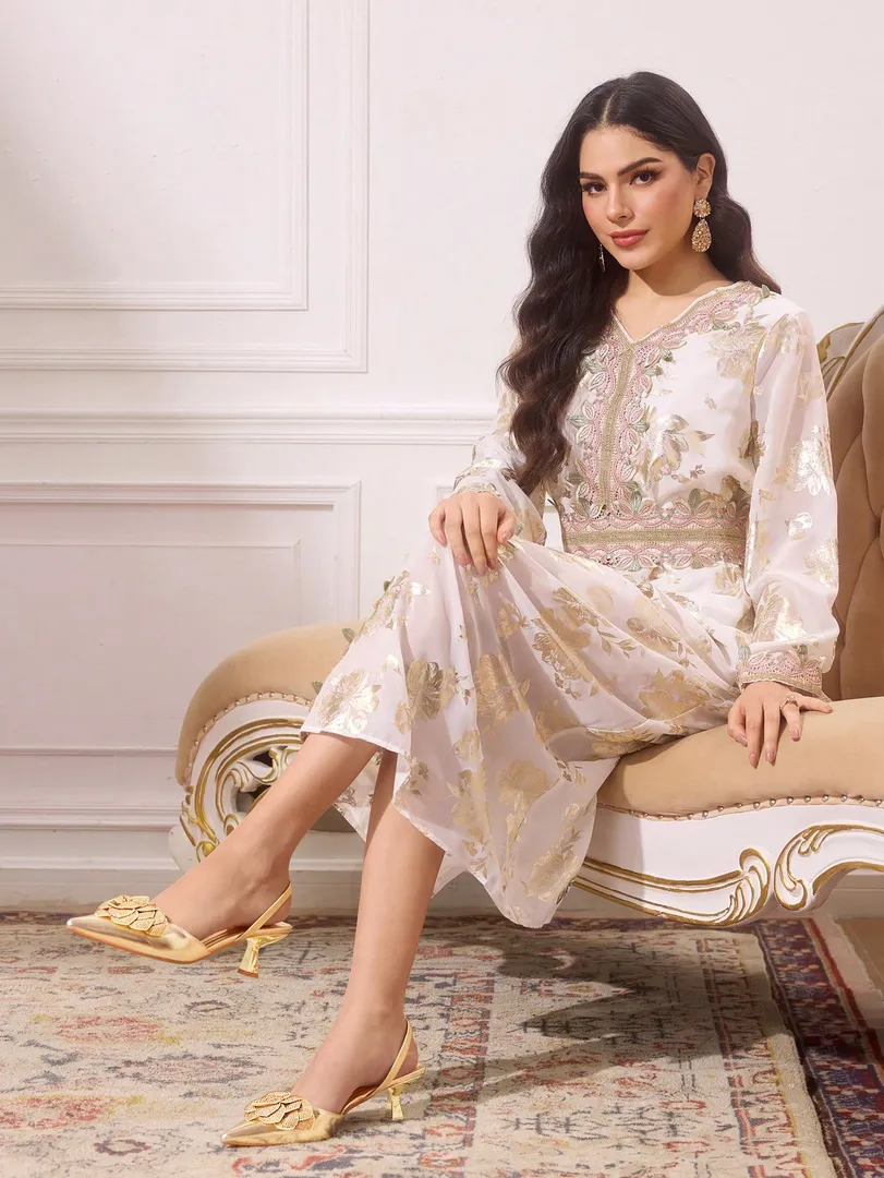 Sapatos Femininos de Salto Médio Estilo Stiletto com Bico Fino, Tiras Florais com Strass e Detalhes Vazados, Elegantes para Festas — foto 3