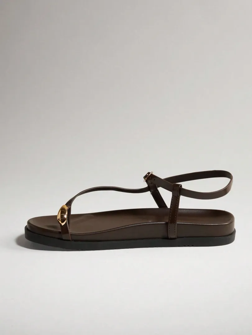 Sandálias Femininas Rasteiras Douradas com Anel Metálico para o Dedo, Estilo Confortável e Elegante para o Dia a Dia — foto 4