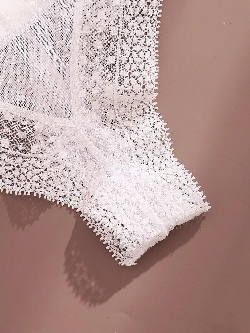 Conjunto com 4 Calcinhas Femininas Estilo Fio Dental em Seda Gelada com Renda e Estampa de Letras LOVE, Secagem Rápida e Design Sexy — foto 7