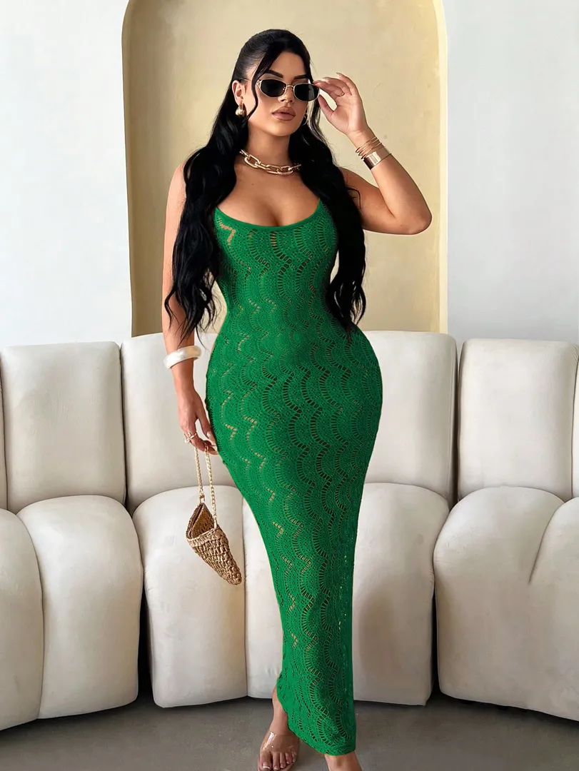 Vestido de mulher de malha vazada e cor sólida