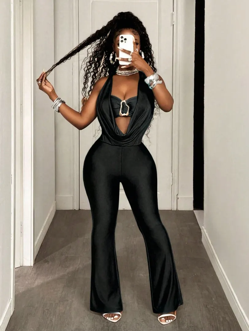 Macacão Feminino Casual em Cor Sólida com Decote Redondo, Estilo Moderno e Confortável — foto 3