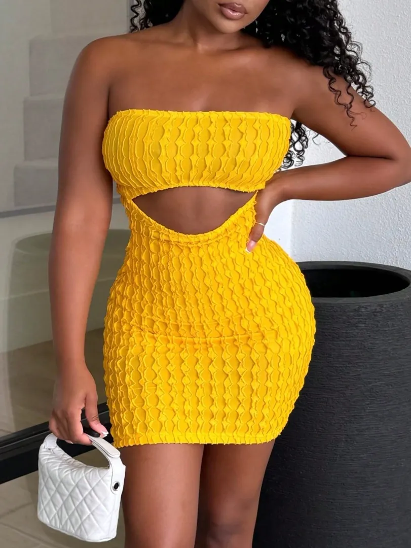 Vestido Feminino Curto Rosa com Babados, Tomara que Caia e Detalhe Vazado na Cintura, Estilo Sexy para Festivais e Verão - foto 3