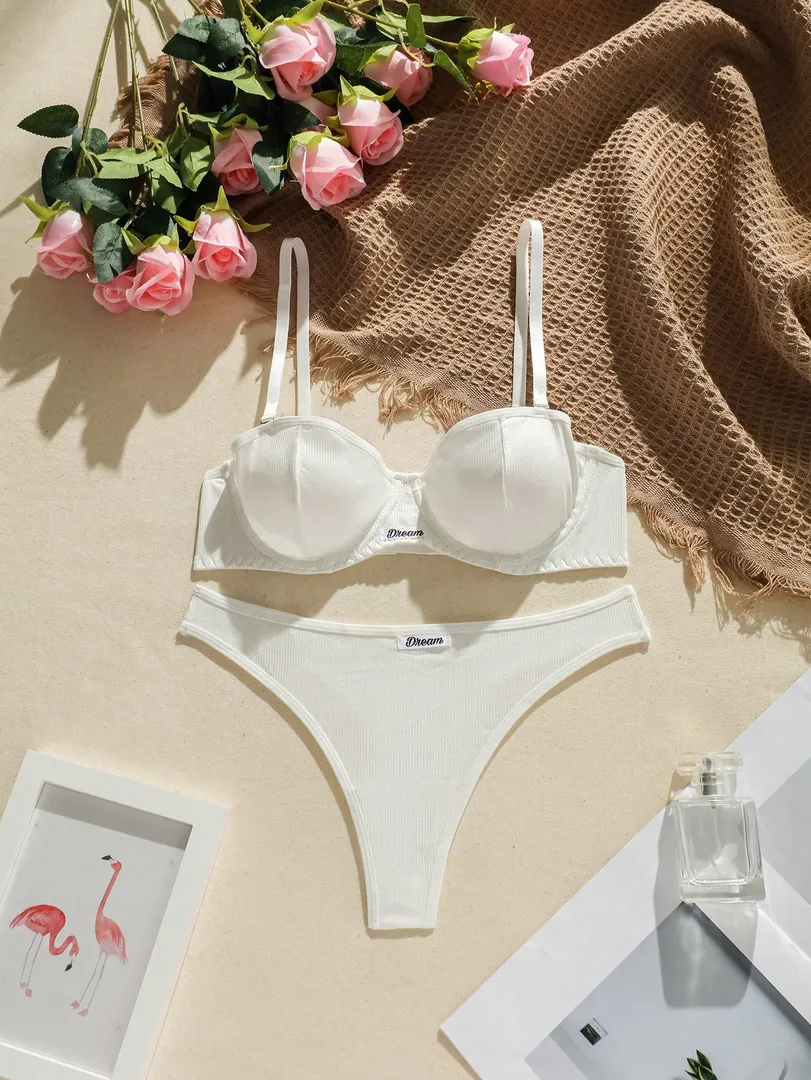 Conjunto de Lingerie Feminino com Top Estilo Esportivo e Calcinha Fio Dental, Confortável e Moderno - foto 4