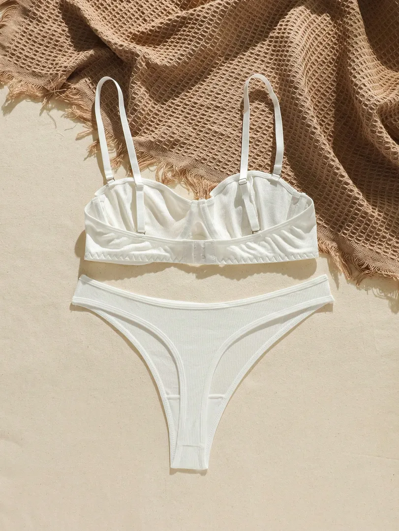 Conjunto de Lingerie Feminino com Top Estilo Esportivo e Calcinha Fio Dental, Confortável e Moderno - foto 3