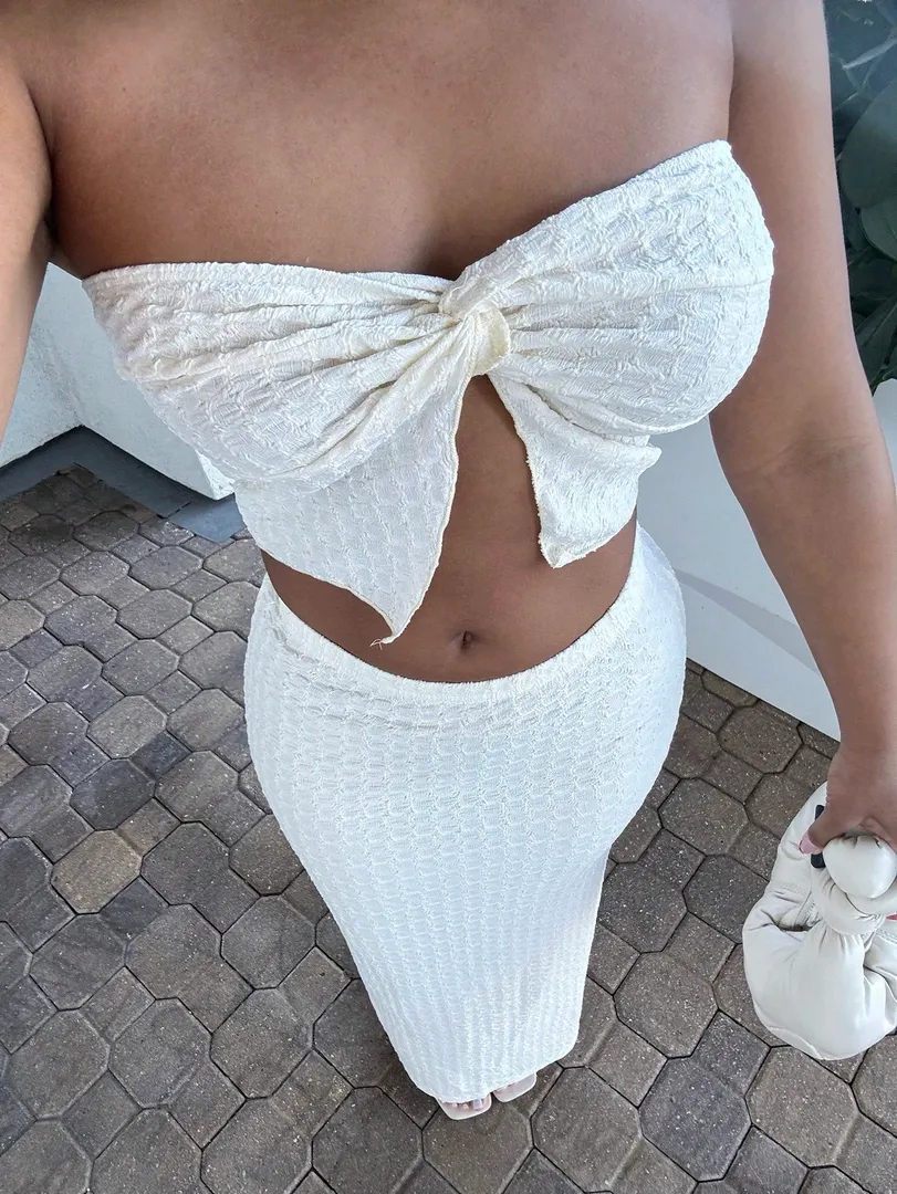 Conjunto Feminino com Top Tomara que Caia e Shorts em Malha Texturizada Bege, Estilo Moderno para Verão, Praia e Festivais - foto 5