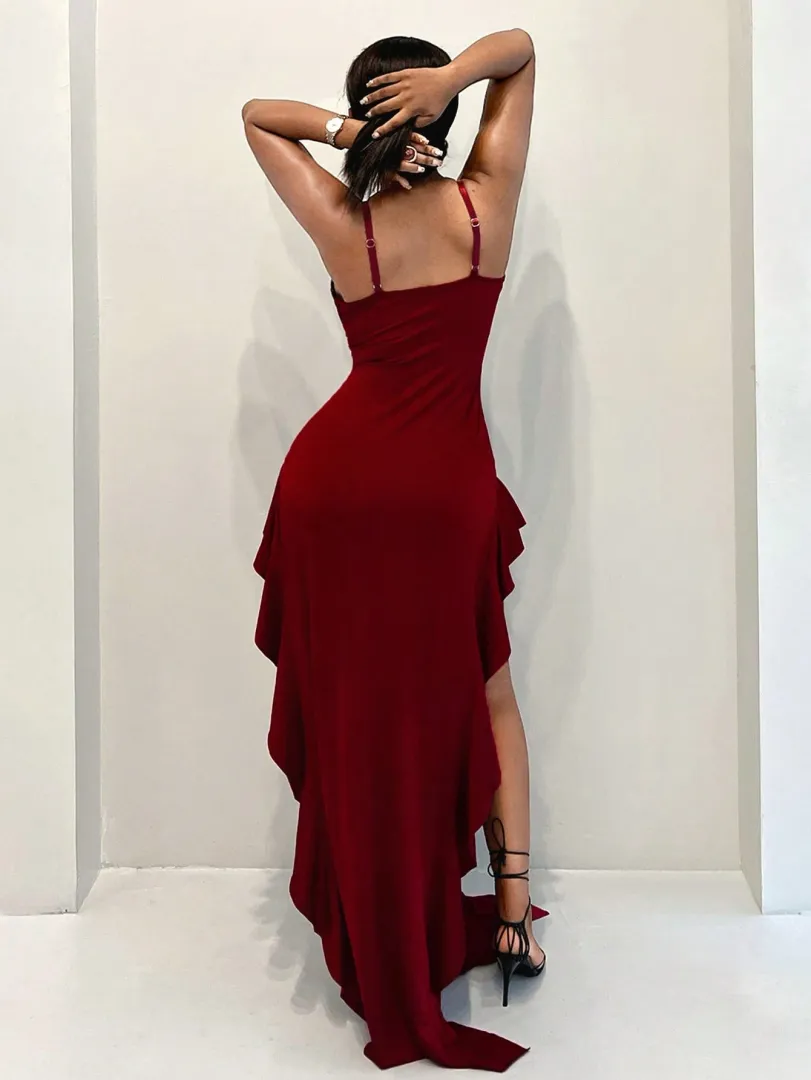 Vestido Feminino Longo Vermelho em Malha com Fenda na Perna e Barra Assimétrica, Estilo Elegante para Festas e Ocasiões Especiais - foto 2