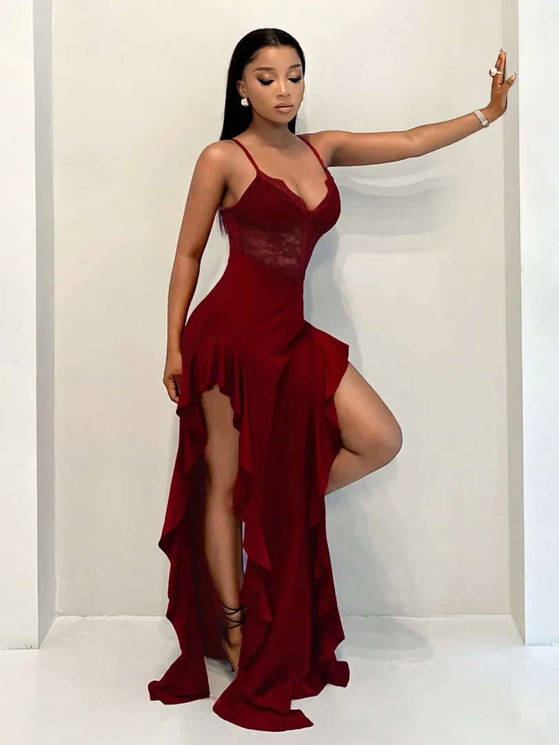 Vestido Feminino Longo Vermelho em Malha com Fenda na Perna e Barra Assimétrica, Estilo Elegante para Festas e Ocasiões Especiais - foto 6