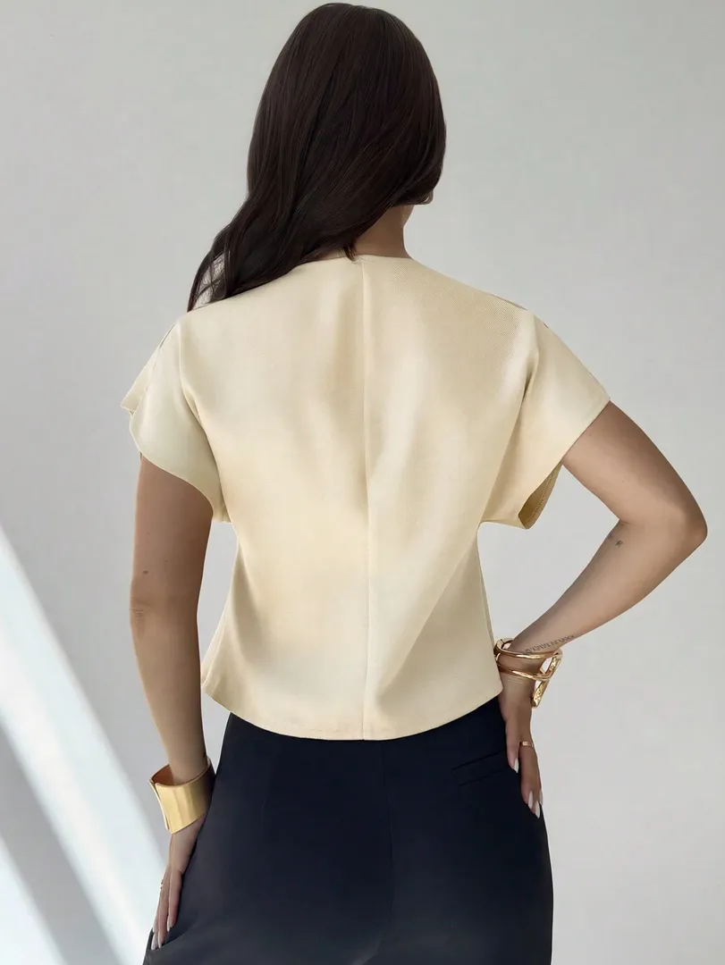 Blusa Assimétrica com Manga Morcego e Decote em V - foto 3