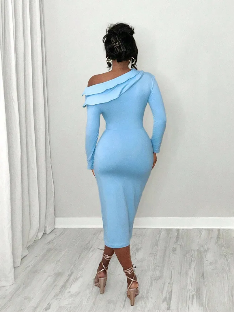 Vestido Azul Midi com Decote Assimétrico e Manga Longa - foto 2