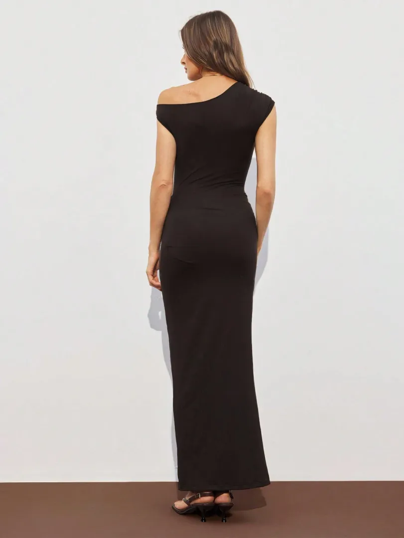 Vestido Longo Assimétrico com Detalhes Metálicos - foto 5
