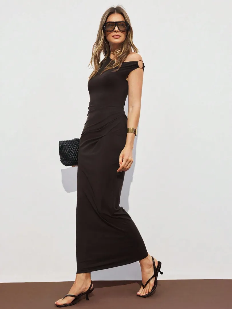 Vestido Longo Assimétrico com Detalhes Metálicos - foto 6