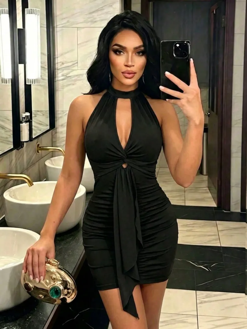 Vestido Preto Justo sem Mangas com Detalhe Torcido