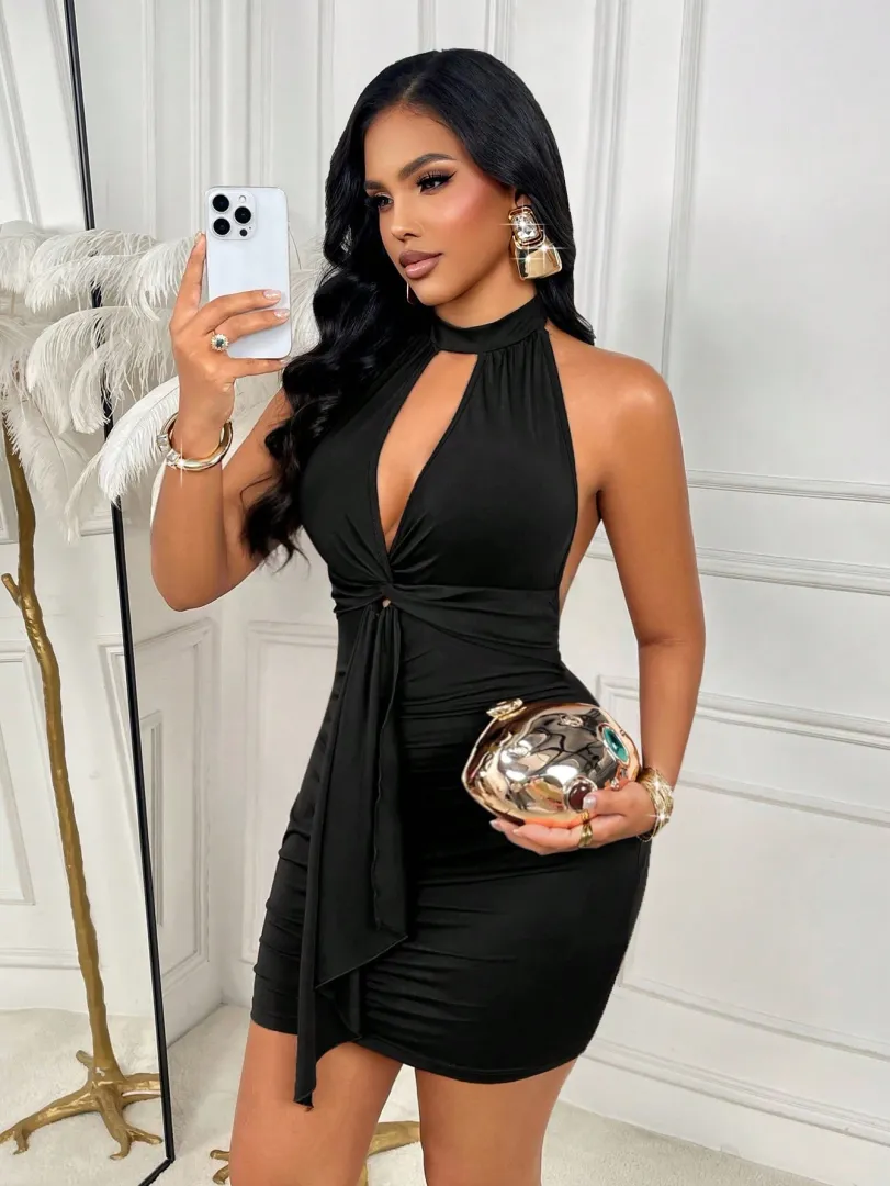 Vestido Preto Justo sem Mangas com Detalhe Torcido - foto 4