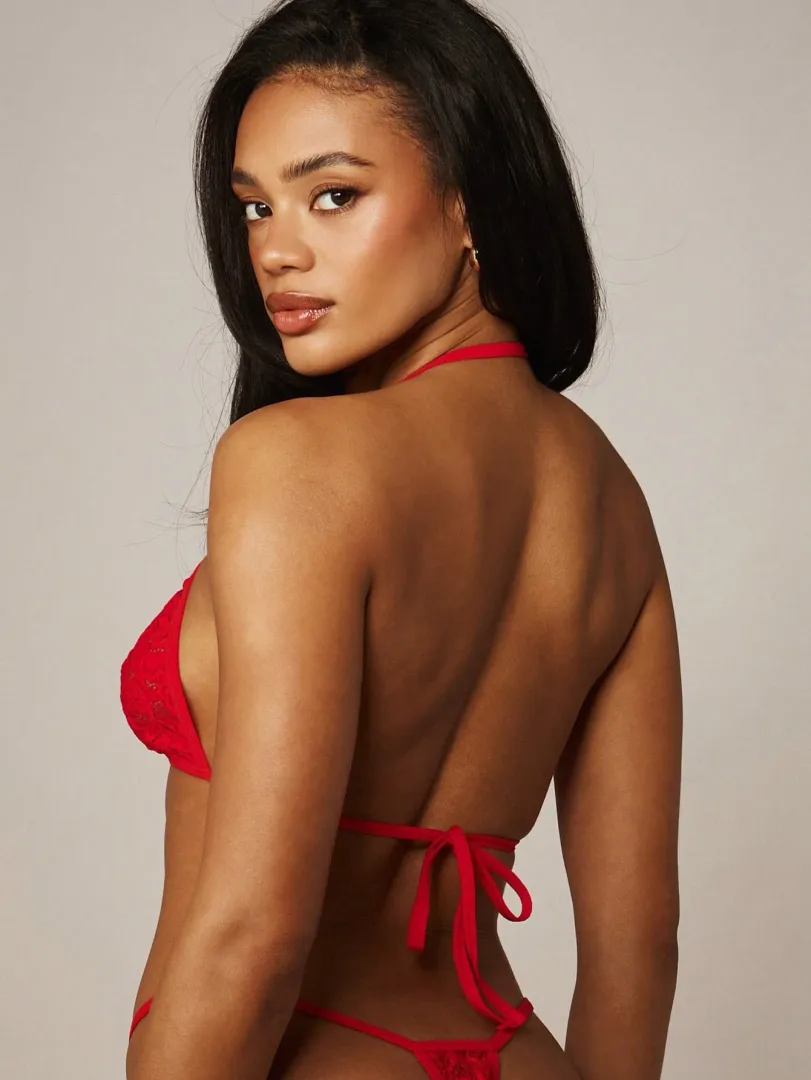 Conjunto de Lingerie Vermelho com Sutiã Triângulo e Fio Dental - foto 4