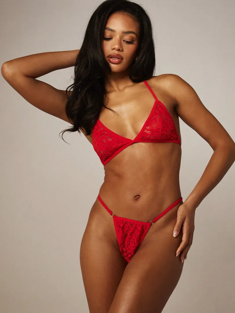 Conjunto de Lingerie Vermelho com Sutiã Triângulo e Fio Dental - foto 2