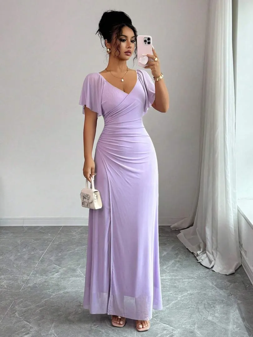 Vestido Longo com Decote em V e Mangas Fluídas