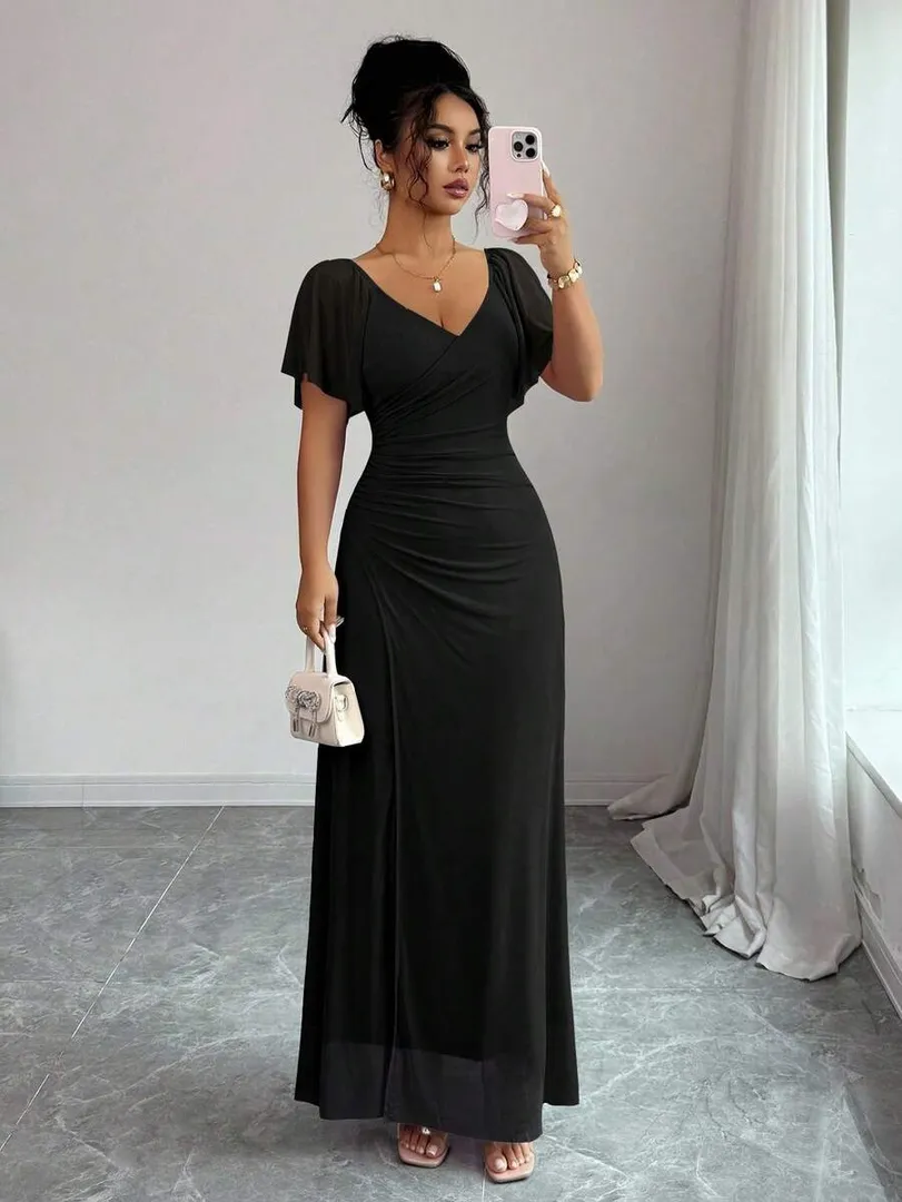 Vestido Longo com Decote em V e Mangas Fluídas - cor Preto