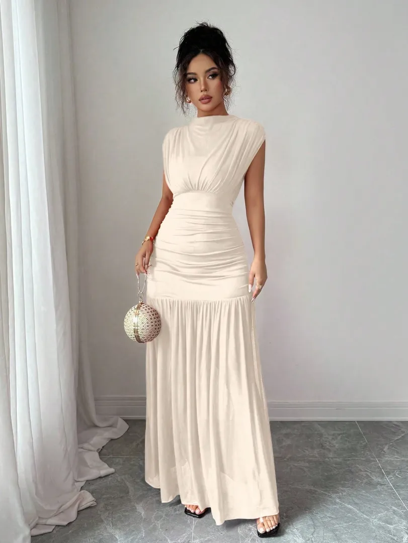 Novo Vestido Elegante com Gola Alta Sem Mangas, Detalhe Vazado e Saia Plissada em Tule, Perfeito para Formaturas, Férias e Encontros — cor branco