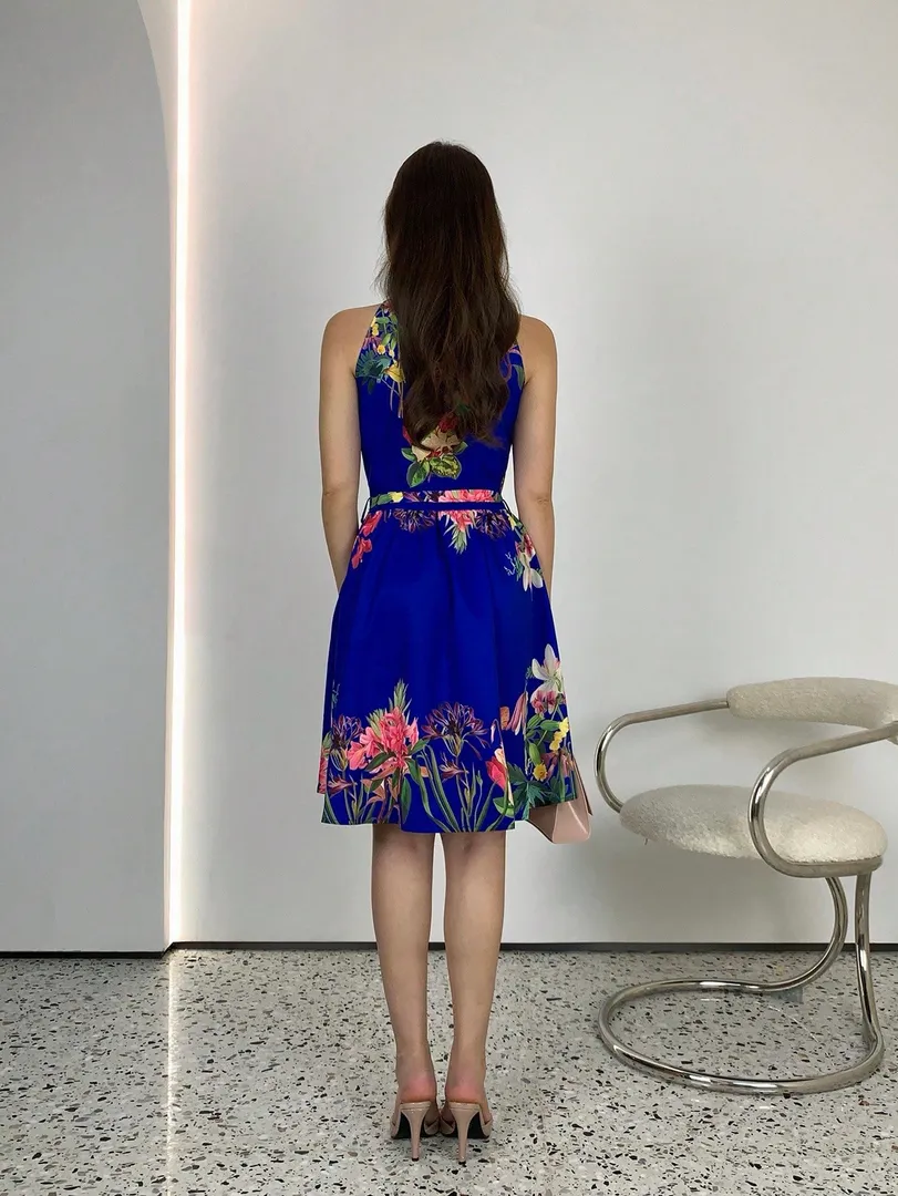 Vestido Feminino de Verão Elegante com Estampa Floral e Decote Halterneck — cor azul