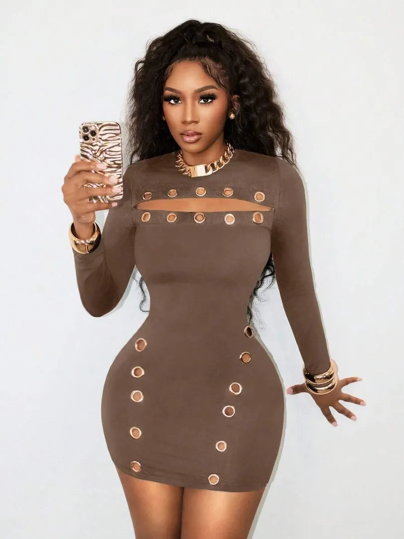 Vestido Feminino Justo com Decote Redondo e Abertura Frontal, Mangas Longas e Detalhes Metálicos, Estilo Sexy Punk para Festivais e Halloween — cor marom