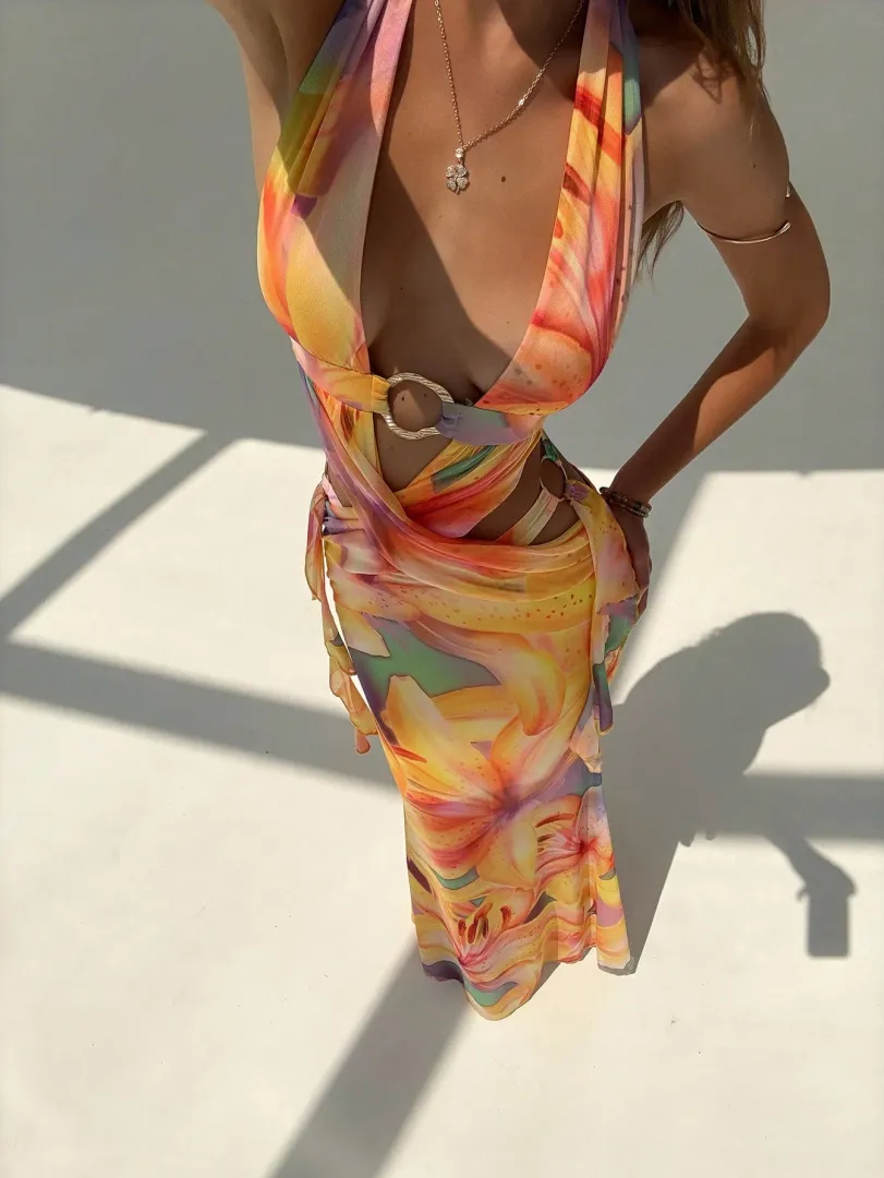 Vestido Feminino Sexy de Verão com Recortes Vazados, Design Cruzado nas Costas e Modelagem Justa, Ideal para Férias e Passeios — foto 2