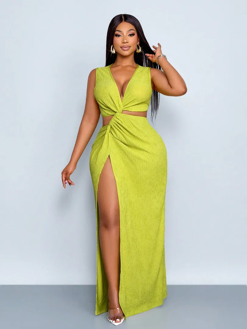 Vestido Feminino Plus Size Longo de Verão e Primavera em Tecido Texturizado, com Detalhe Vazado e Torcido na Cintura, Fenda Alta e Estilo Sexy, Ideal para Praia e Férias — foto 2