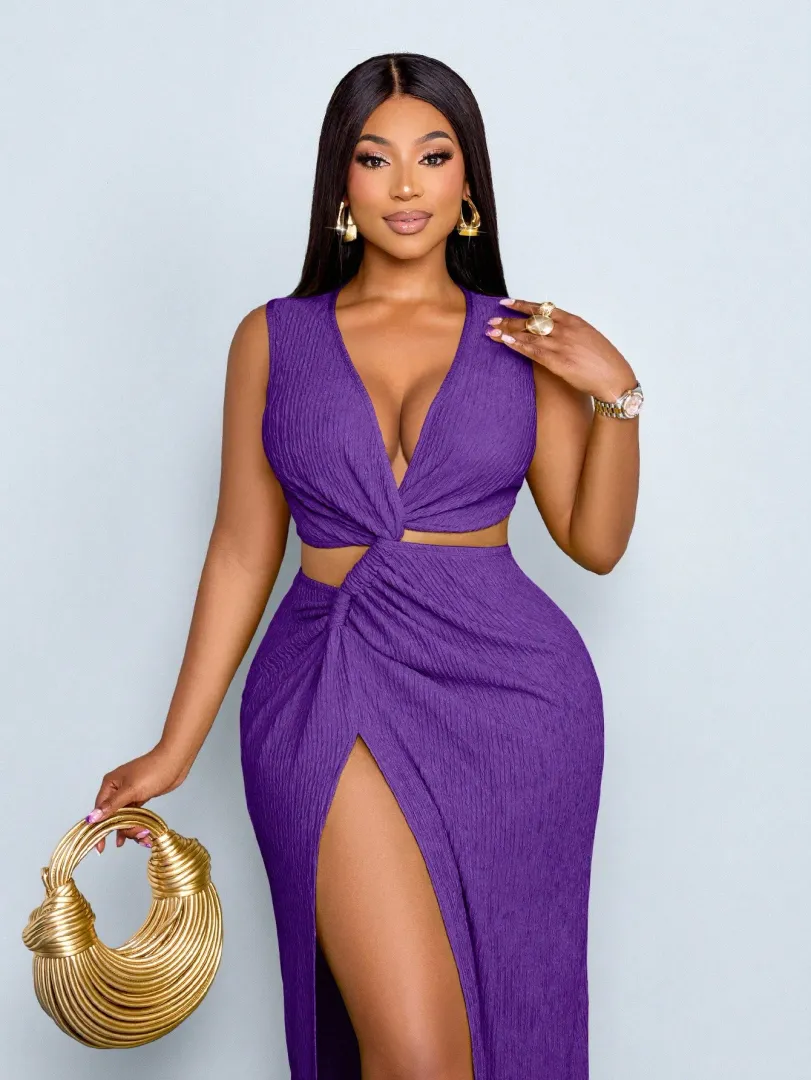 Vestido Feminino Plus Size Longo de Verão e Primavera em Tecido Texturizado, com Detalhe Vazado e Torcido na Cintura, Fenda Alta e Estilo Sexy, Ideal para Praia e Férias — cor roxa