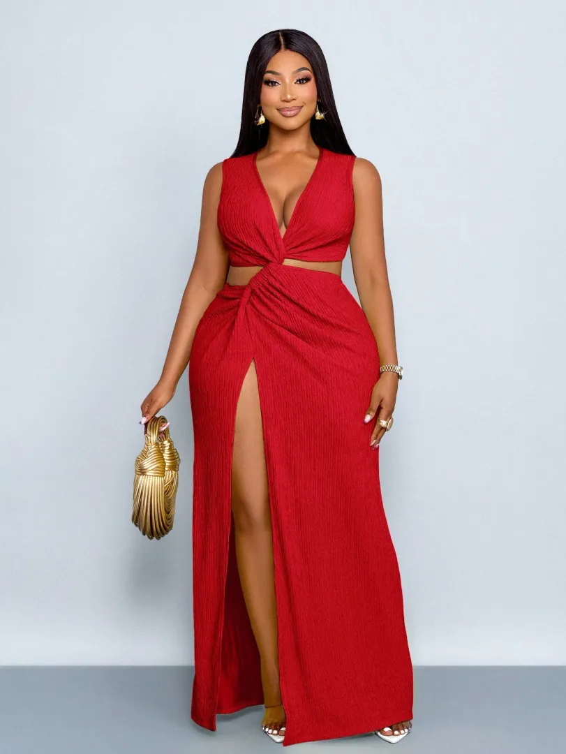 Vestido Feminino Plus Size Longo de Verão e Primavera em Tecido Texturizado, com Detalhe Vazado e Torcido na Cintura, Fenda Alta e Estilo Sexy, Ideal para Praia e Férias — cor vermelho