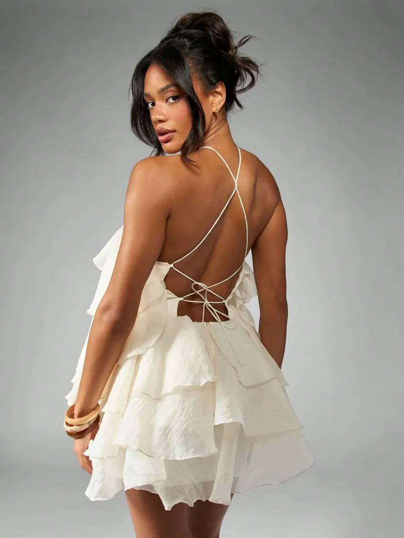 Vestido Feminino Curto de Organza com Babados em Camadas e Decote Halterneck, Estilo Solto e Elegante, Ideal para Festas, Casamentos e Ocasiões Especiais — foto 6