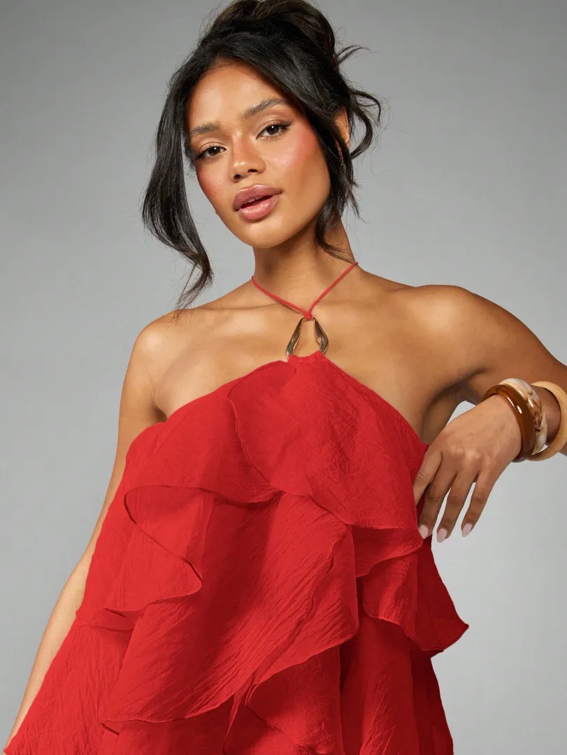 Vestido Feminino Curto de Organza com Babados em Camadas e Decote Halterneck, Estilo Solto e Elegante, Ideal para Festas, Casamentos e Ocasiões Especiais — cor vermelho