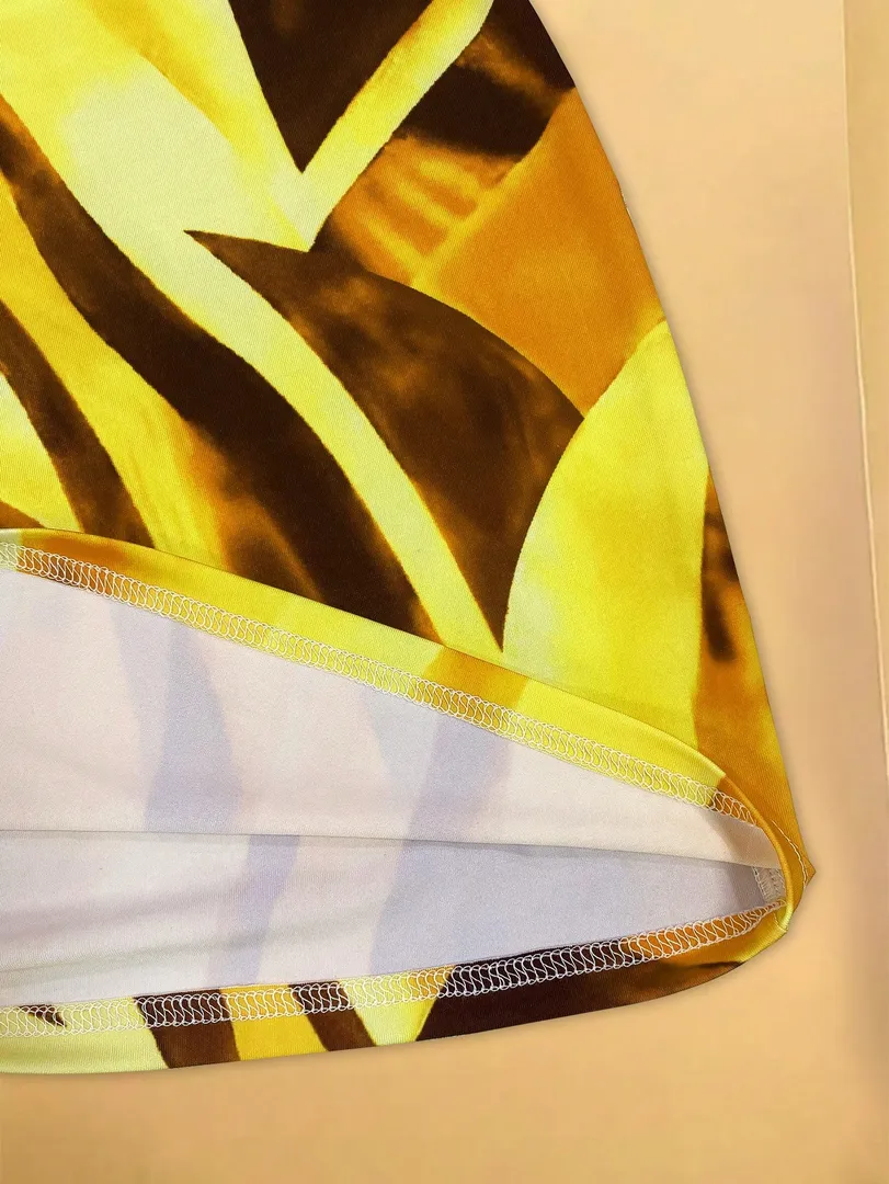 Vestido Feminino Curto de Verão com Decote Halterneck e Design em Cores Contrastantes, Estilo Justo e Moderno — foto 2