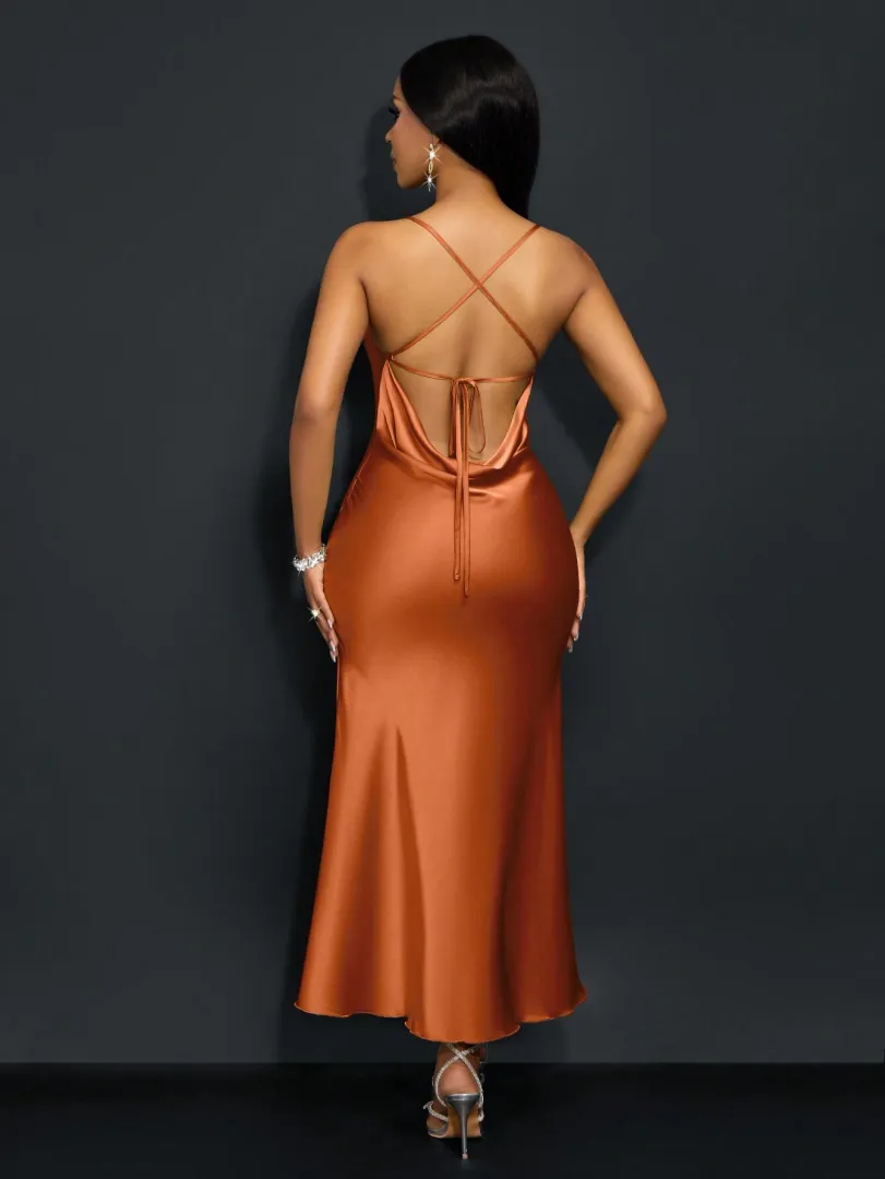 Suspensório, gola alta, gola com bolso, cintura baixa, costas abertas, rabo de peixe, vestido comprido verde matcha, vestido de festa sexy e elegante