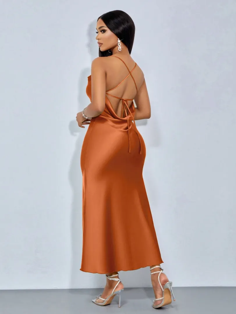 Suspensório, gola alta, gola com bolso, cintura baixa, costas abertas, rabo de peixe, vestido comprido verde matcha, vestido de festa sexy e elegante — foto 2